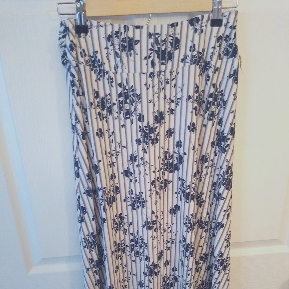 Robert Louis White Maxi-Skirt with Dark Blue Floral Print